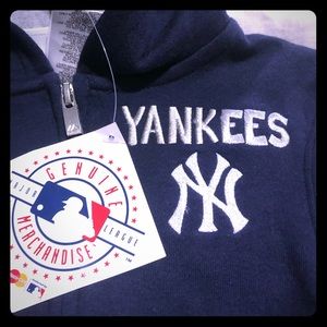 NWT Yankees hooded sweater size 2T